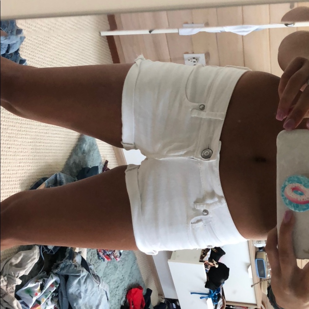 White american eagle shorts